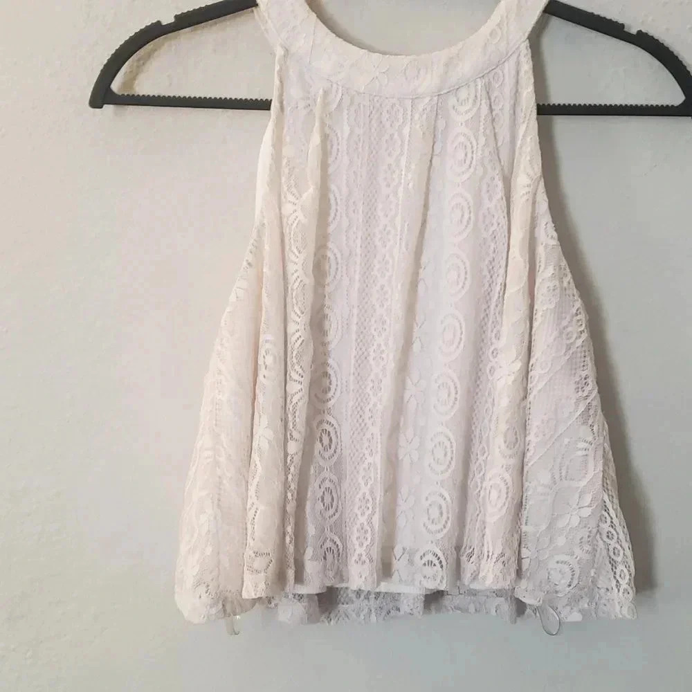 Alya Lace Crop Top - Picture 2 of 6